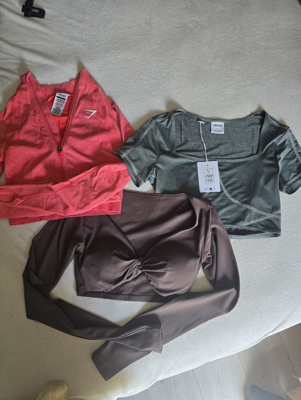 Bundle Gymshark Jacket, Top, And Long Sleeve Top - Picture 11 of 11
